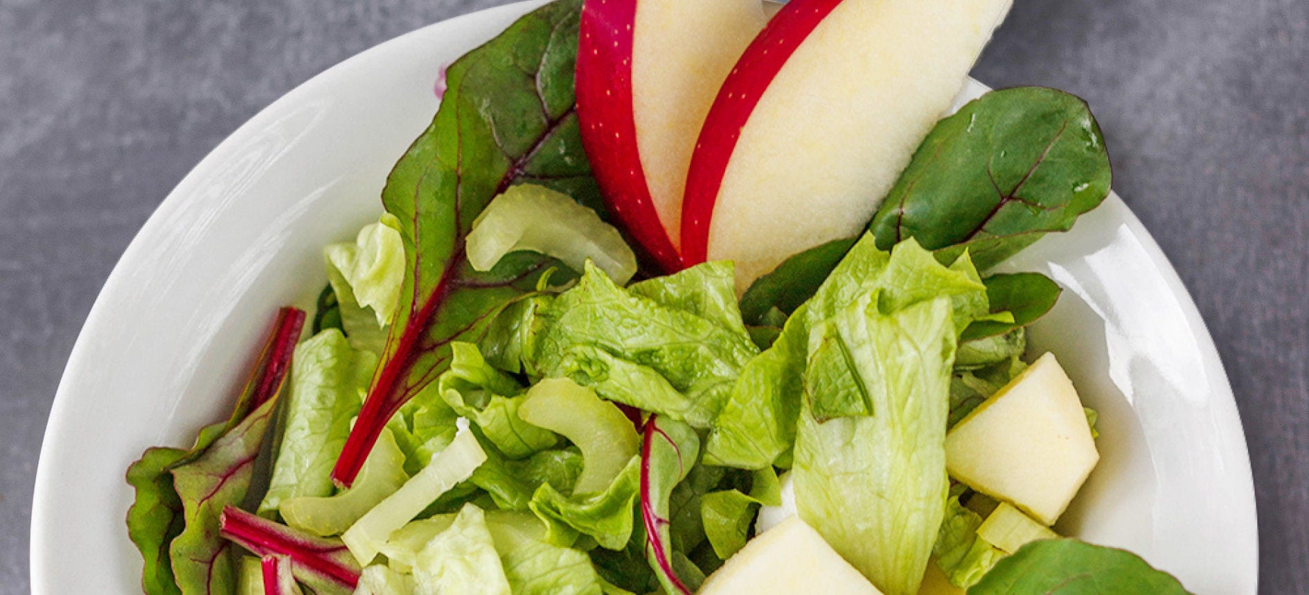 Fräsch romansallad med äpple och selleri – en krispig godbit för alla tillfällen