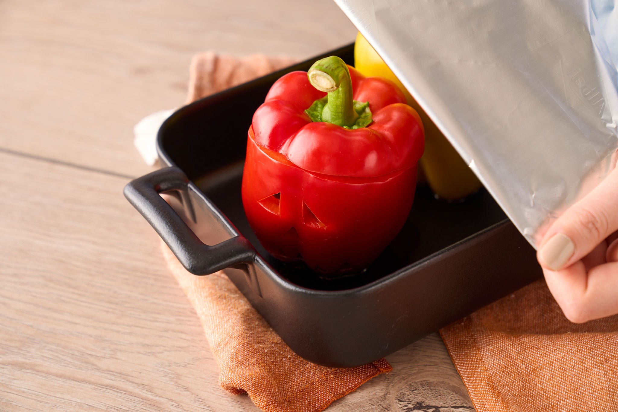 Halloween-paprika: läskiga paprikor fyllda med köttfärs