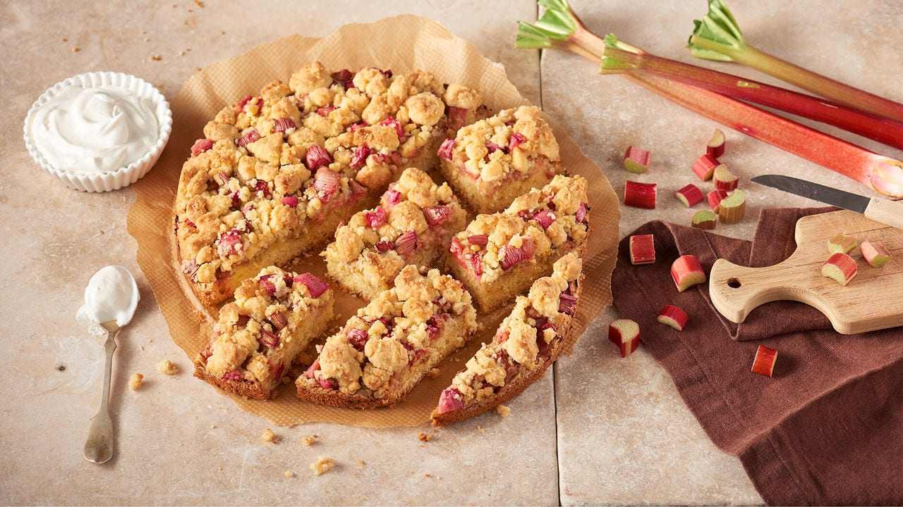 Smulpaj med rabarber – fruktig, krispig och oemotståndlig