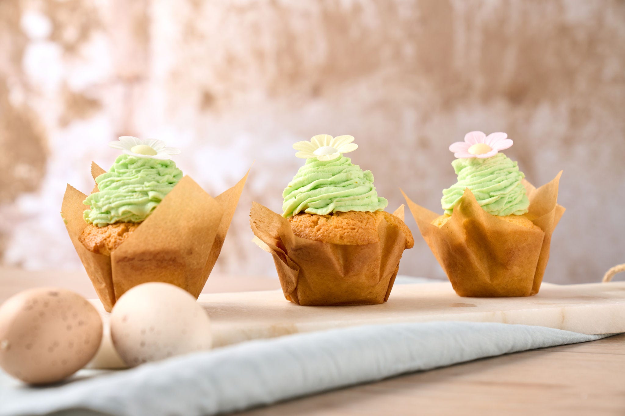 Påskcupcakes med krämig citrontopping – perfekt för påskbrunchen