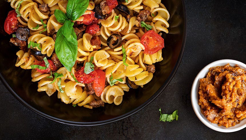 Pasta med mört nötkött och sötpotatispesto – kreativt, gott och snabbt att göra.