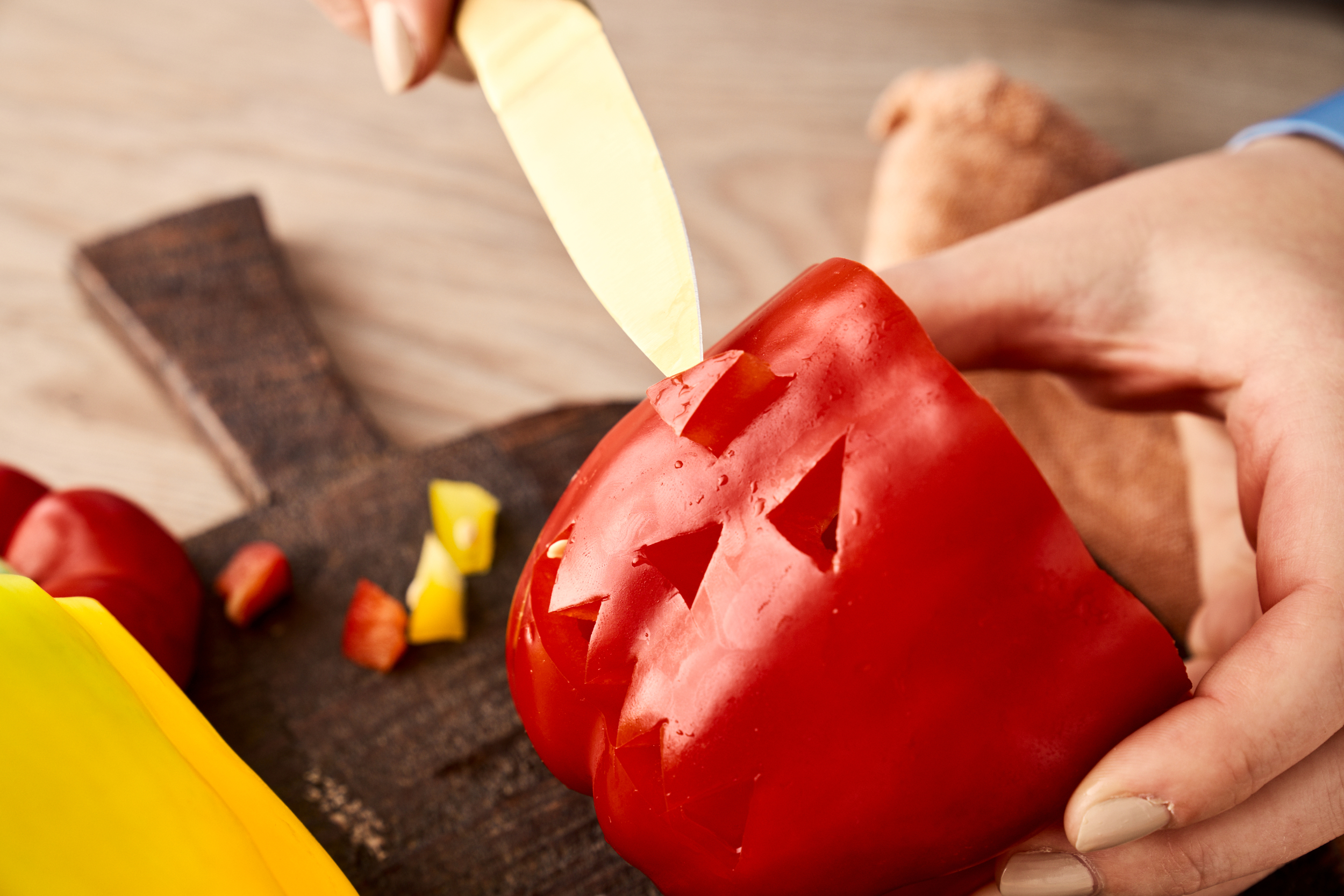 Halloween-paprika: läskiga paprikor fyllda med köttfärs