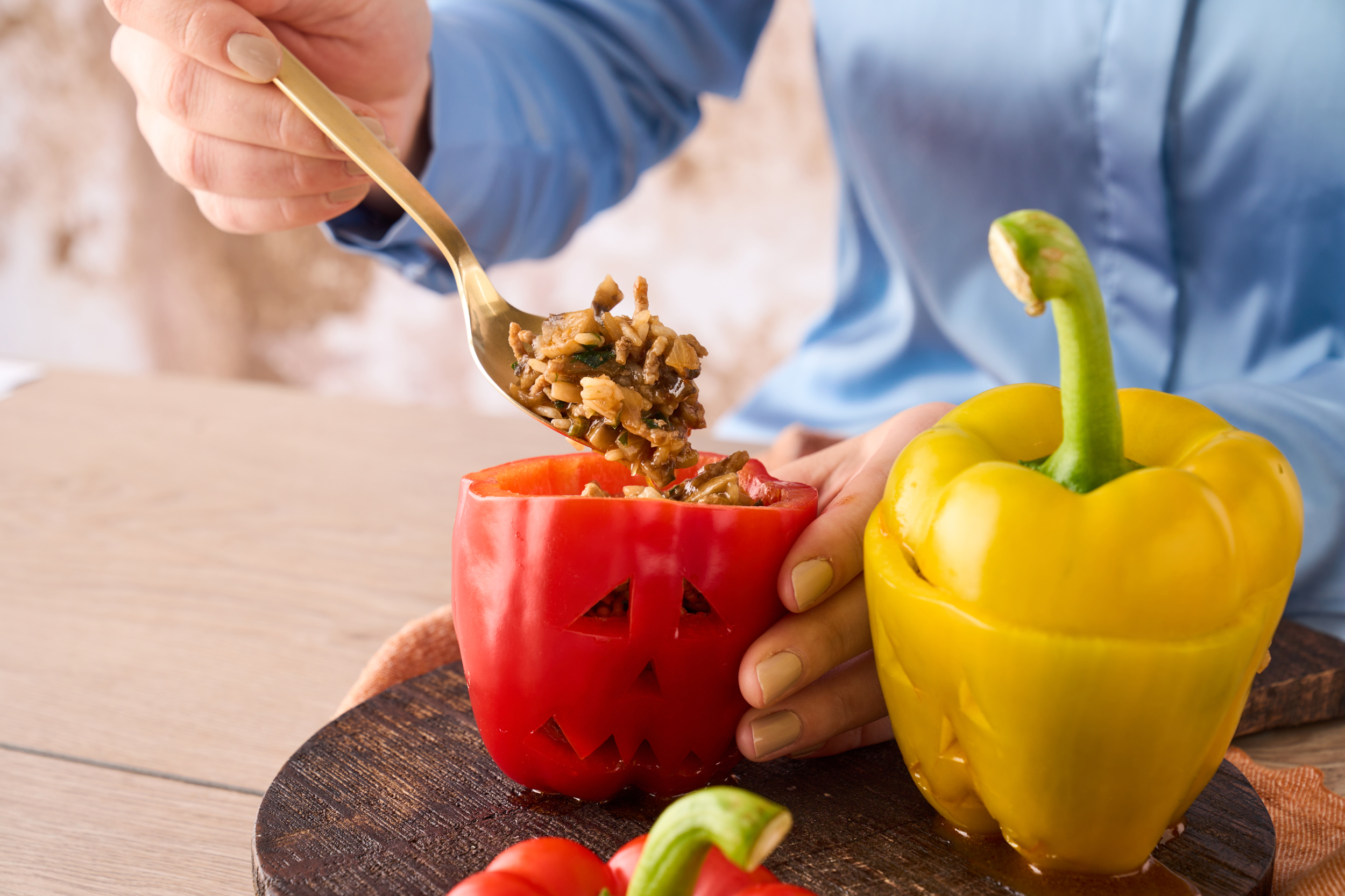 Halloween-paprika: läskiga paprikor fyllda med köttfärs