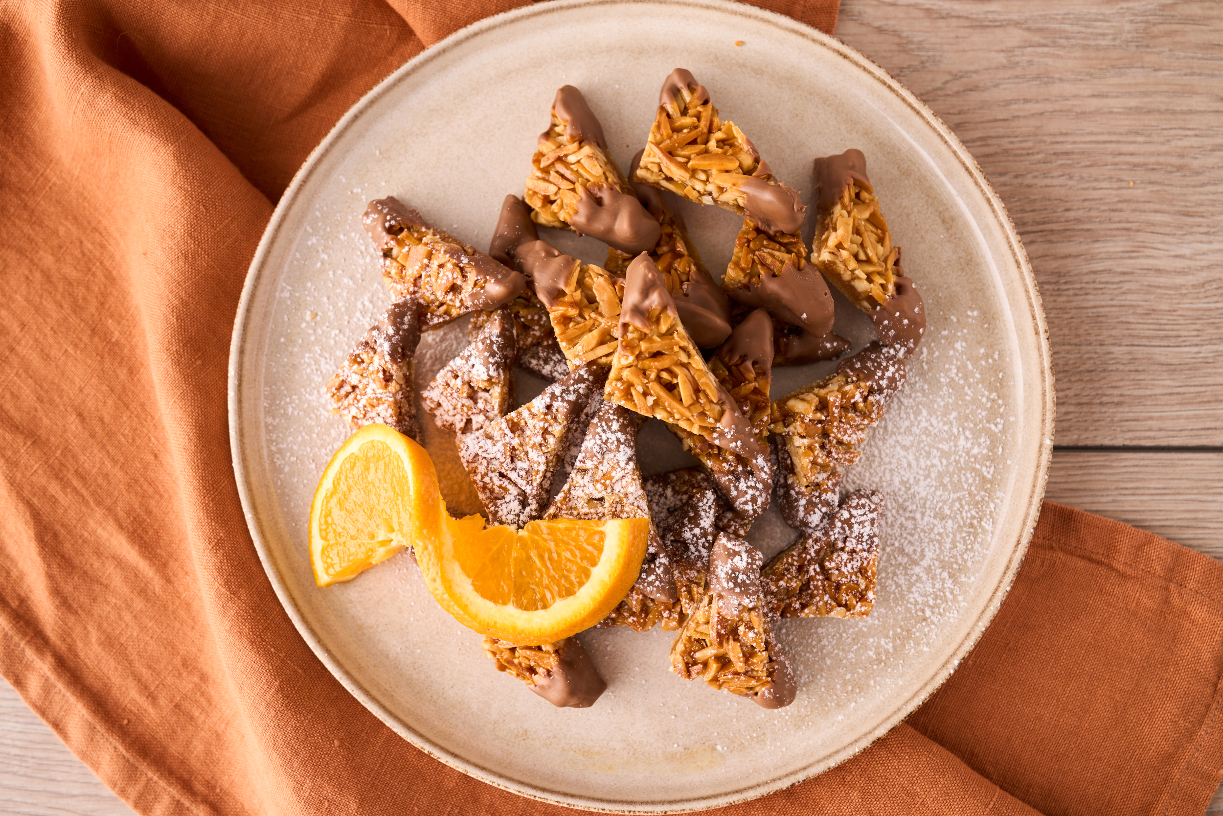 Nötkakor: jättgoda med aprikosmarmelad och mandel