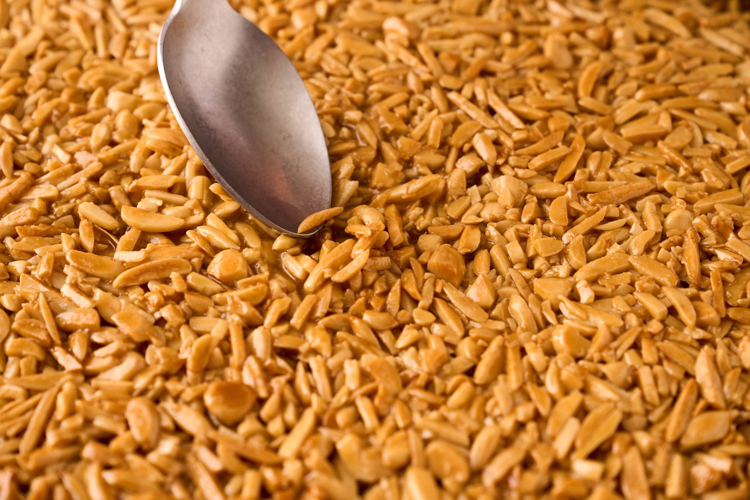 Nötkakor: jättgoda med aprikosmarmelad och mandel