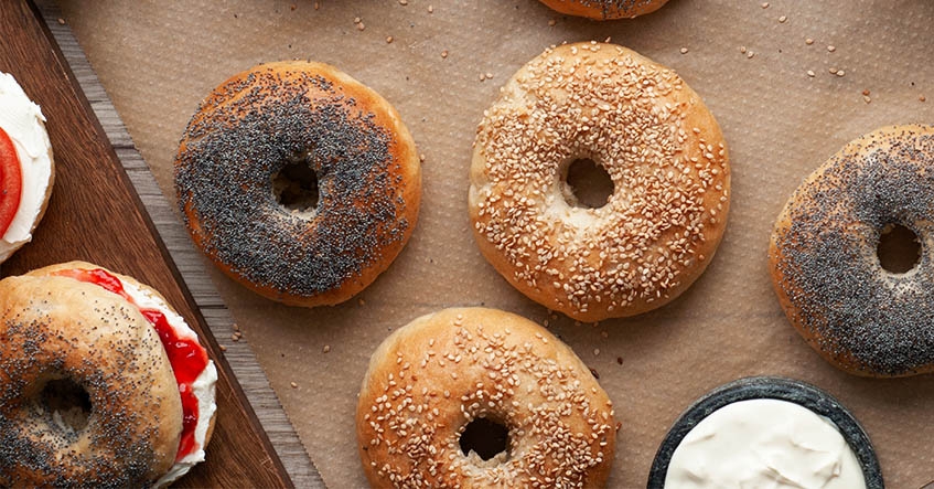 Bagels_cream_cheese_jam_baking_Toppits