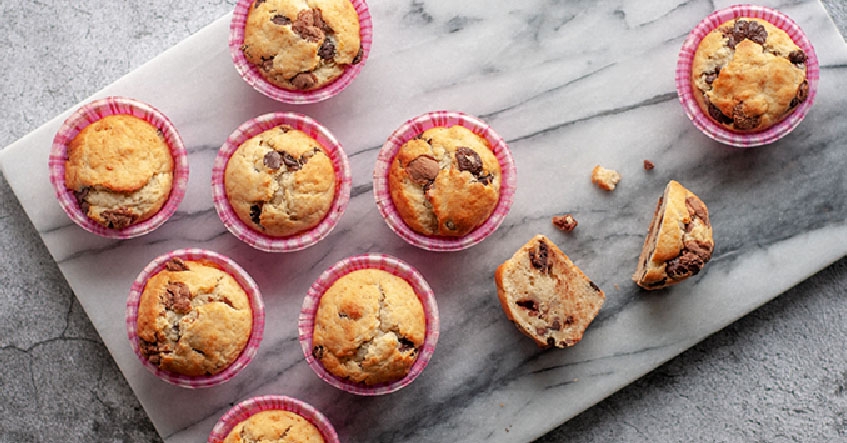 Bananmuffins med choklad i Toppits stabila muffinsformar