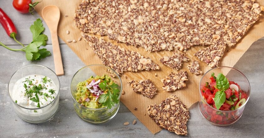 Härligt knapriga knäckebröd med rena ingredienser tillsammans med Toppits® bakplåtspapper