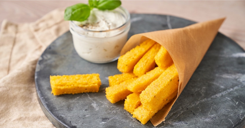 Svinnsmarta polenta pommes frites bakade på bakplåtspapper från Toppits